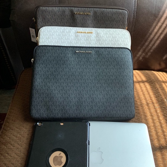 Last one vanilla only 🎉New MK laptops bag 🖤 - Picture 2 of 6